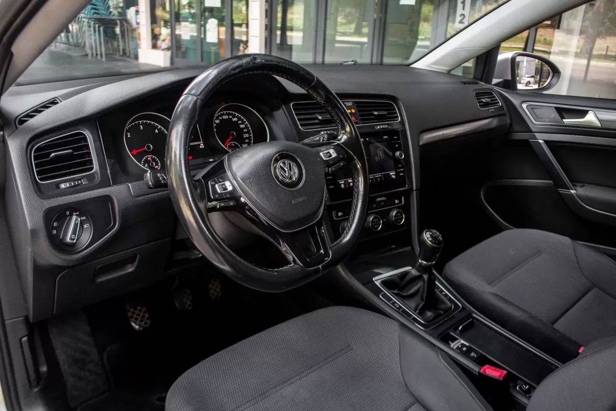 volkswagen-golf-variant-2018-diesel-1598cc