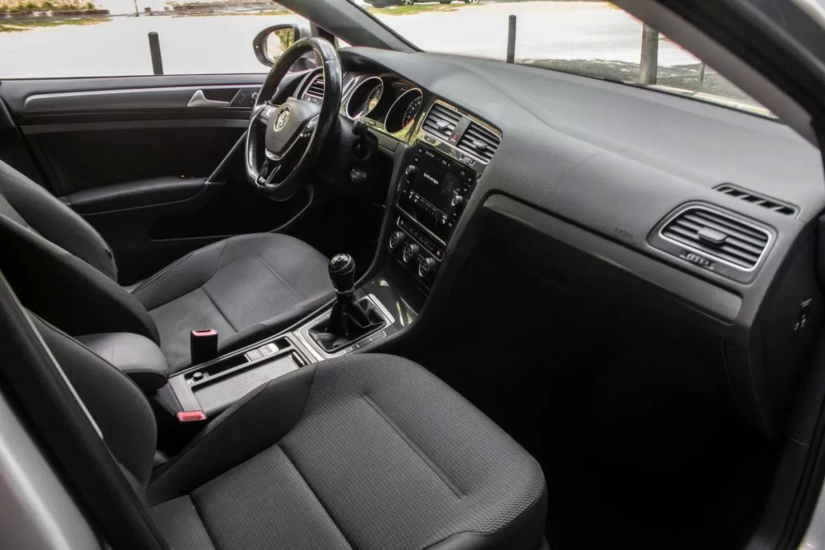 volkswagen-golf-variant-2018-diesel-1598cc