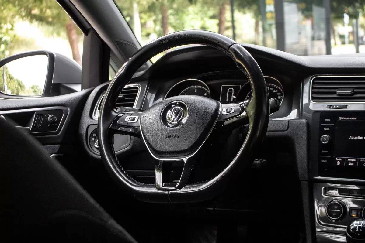 volkswagen-golf-variant-2018-diesel-1598cc