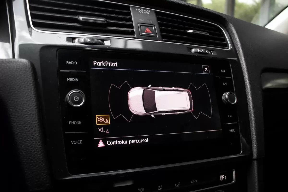 volkswagen-golf-variant-2018-diesel-1598cc