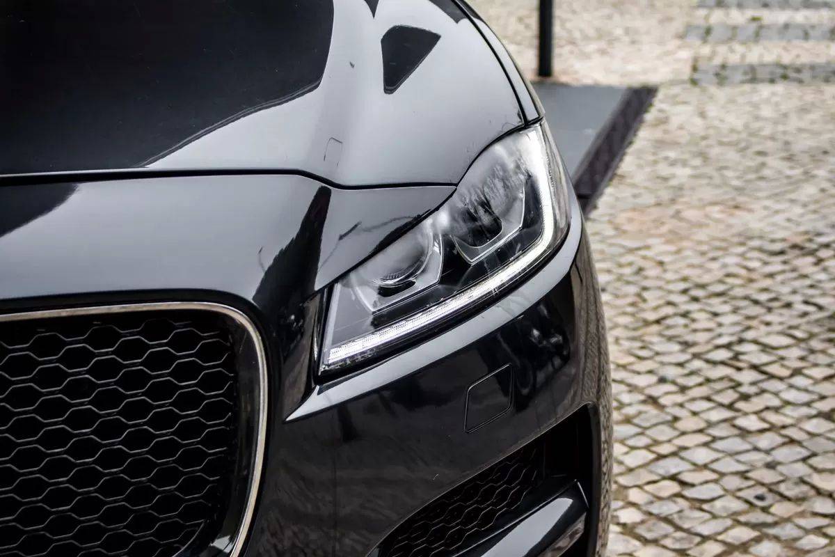 jaguar-f-pace-2018-diesel-1999cc