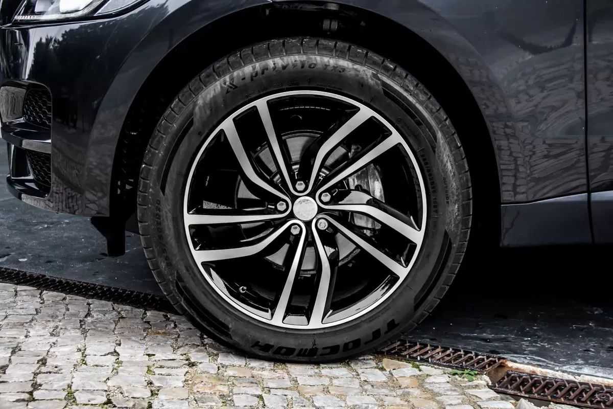 jaguar-f-pace-2018-diesel-1999cc