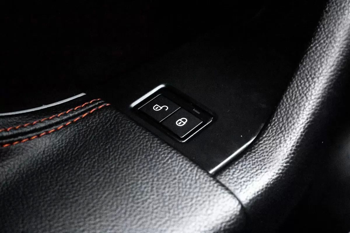 jaguar-f-pace-2018-diesel-1999cc