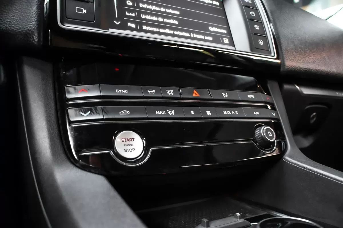 jaguar-f-pace-2018-diesel-1999cc