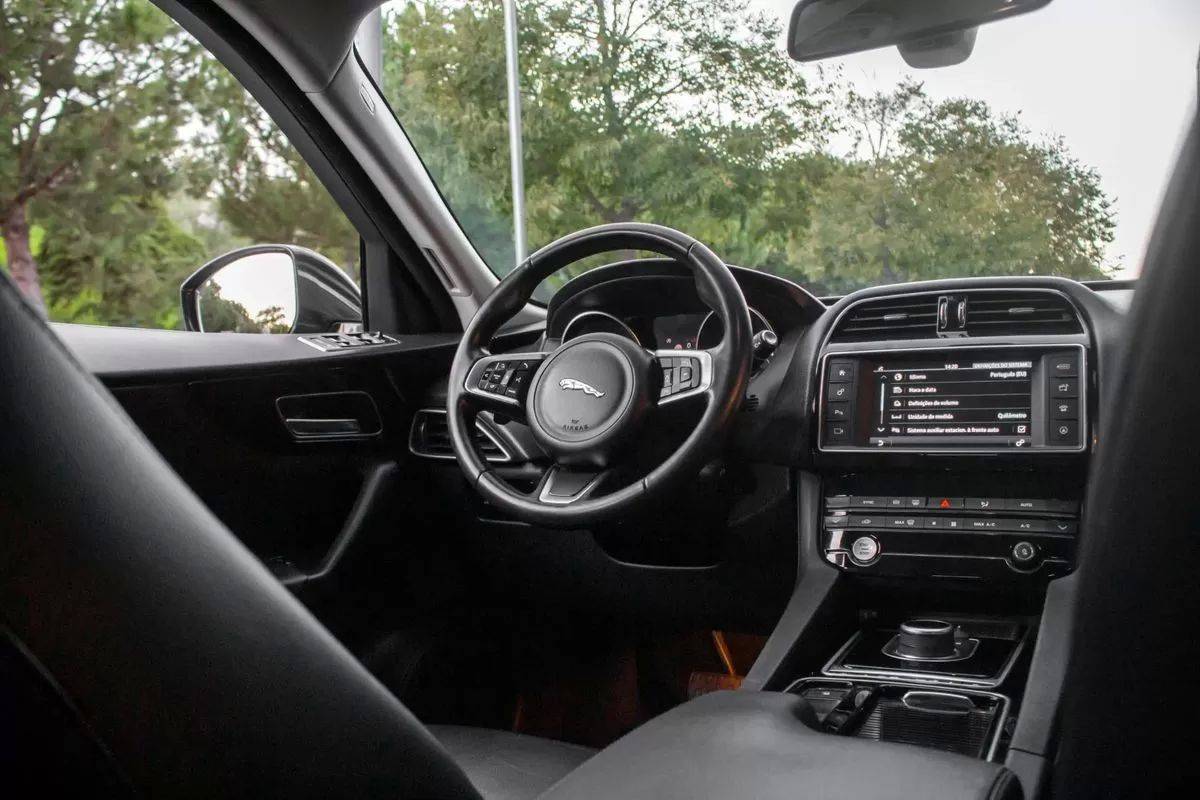 jaguar-f-pace-2018-diesel-1999cc