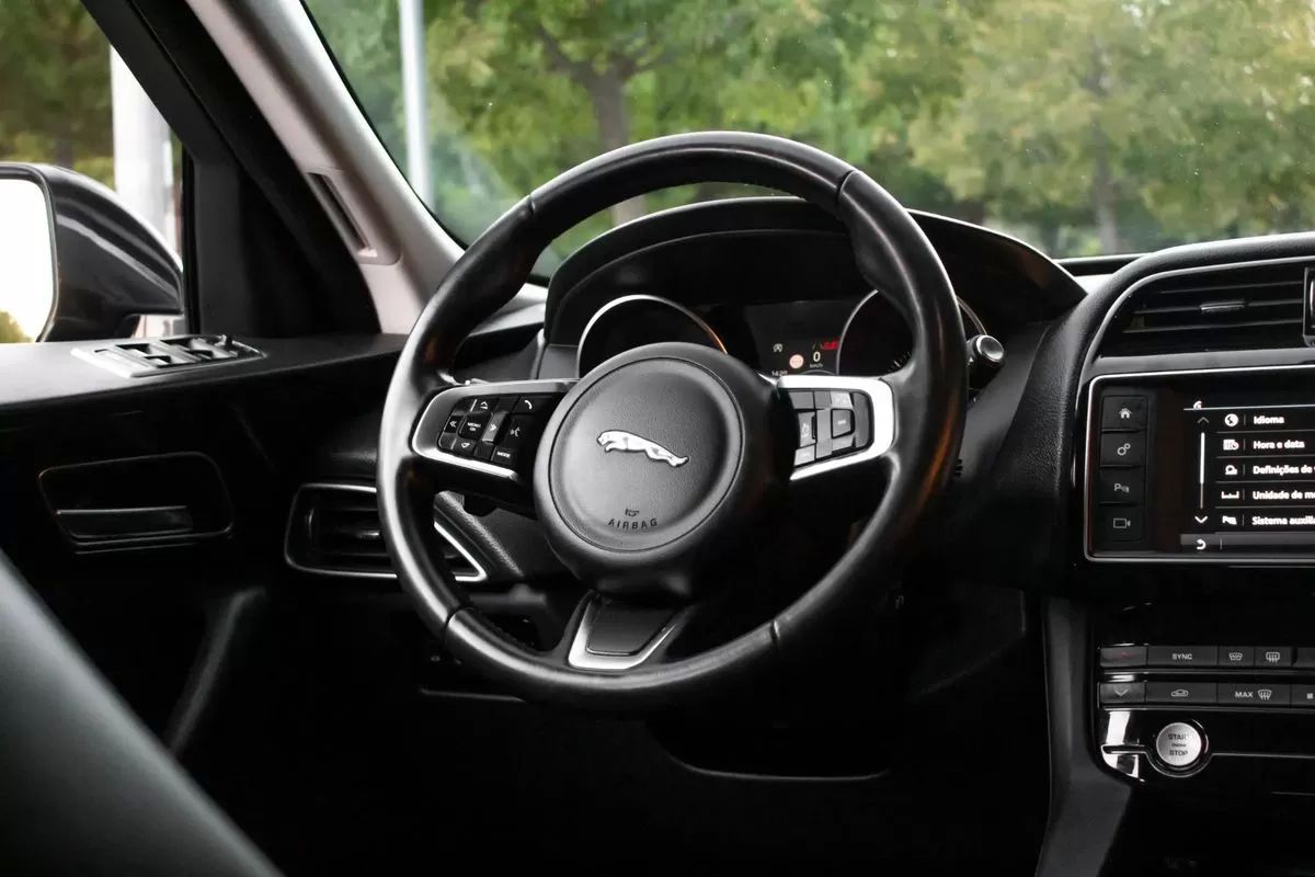 jaguar-f-pace-2018-diesel-1999cc