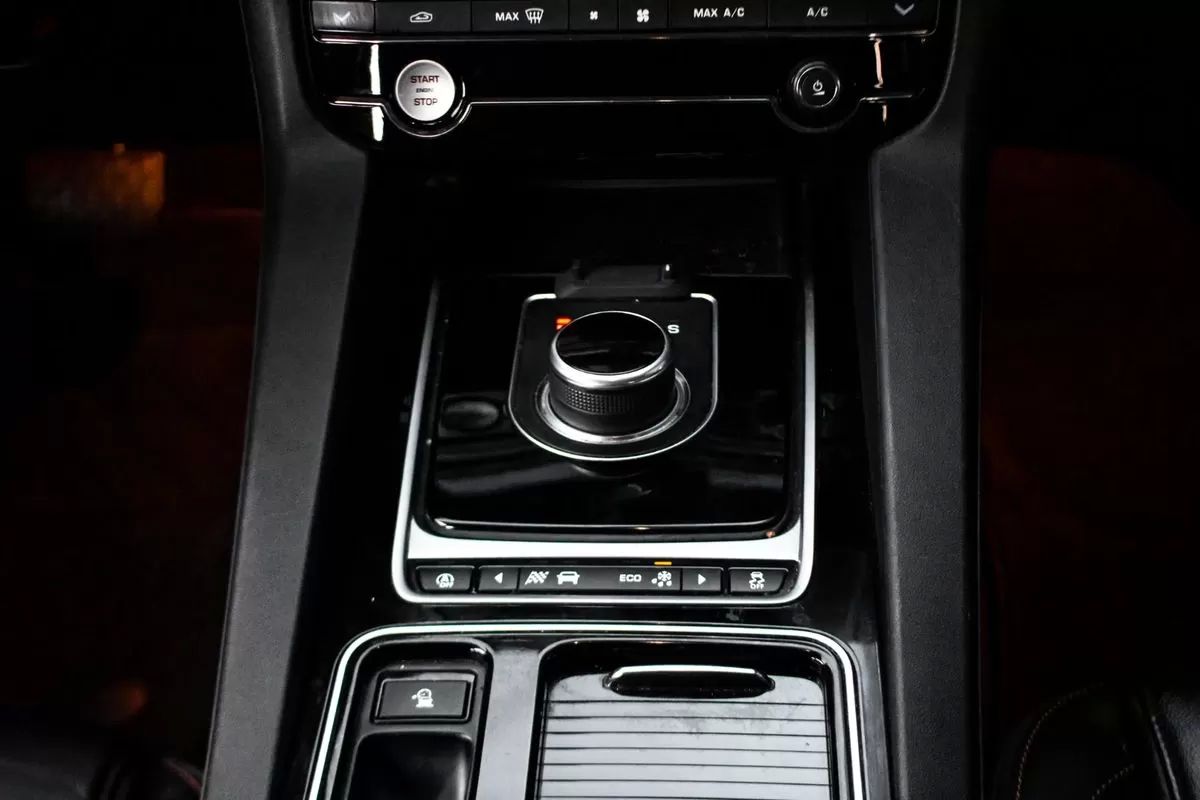 jaguar-f-pace-2018-diesel-1999cc