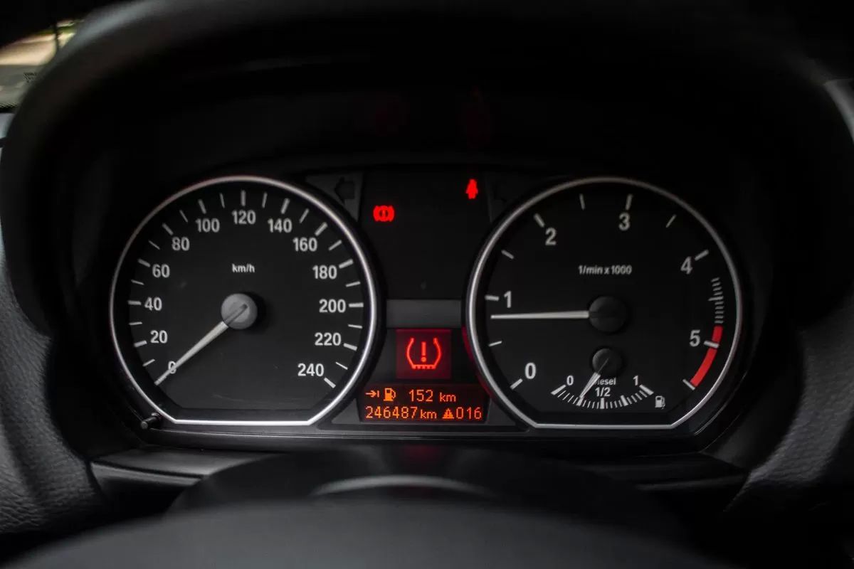 bmw-serie-1-2011-diesel-1995cc