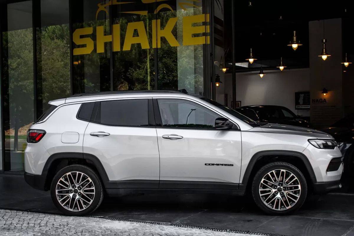jeep-compass-2023-hibrido-1332cc