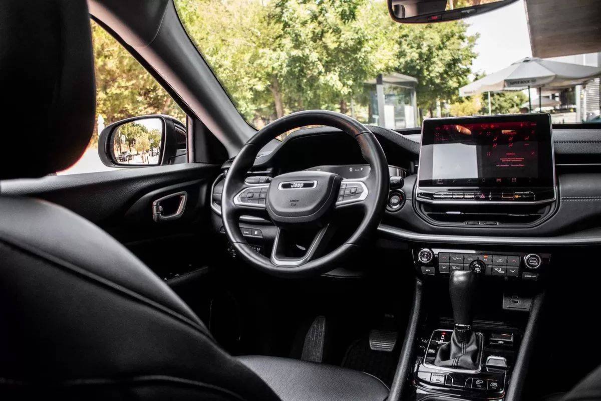 jeep-compass-2023-hibrido-1332cc