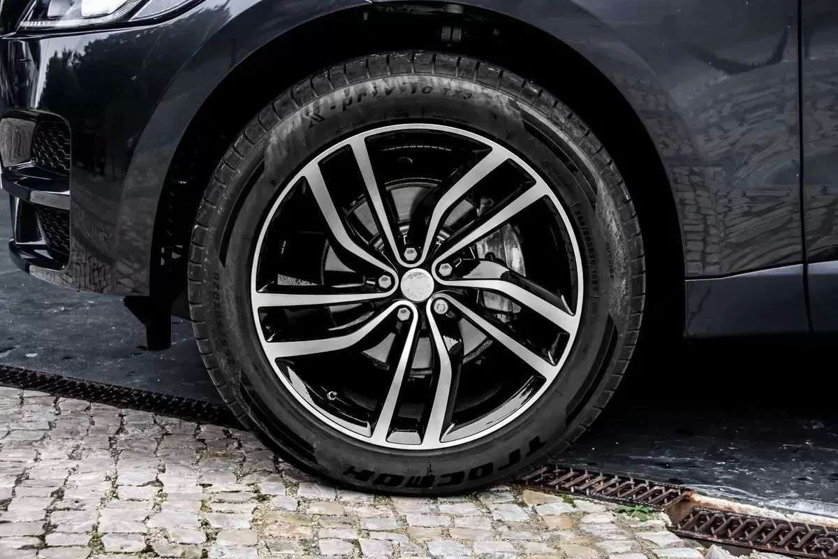 jaguar-f-pace-2018-diesel-1999cc