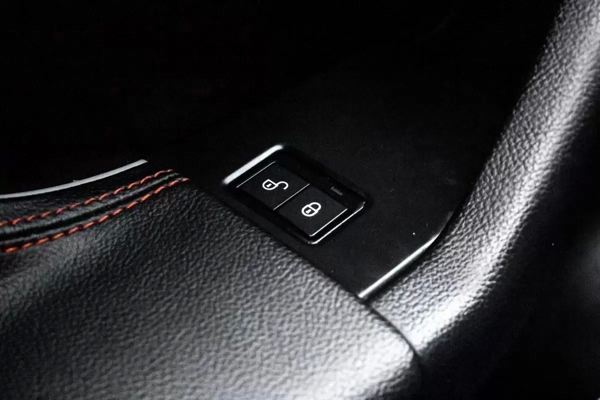 jaguar-f-pace-2018-diesel-1999cc