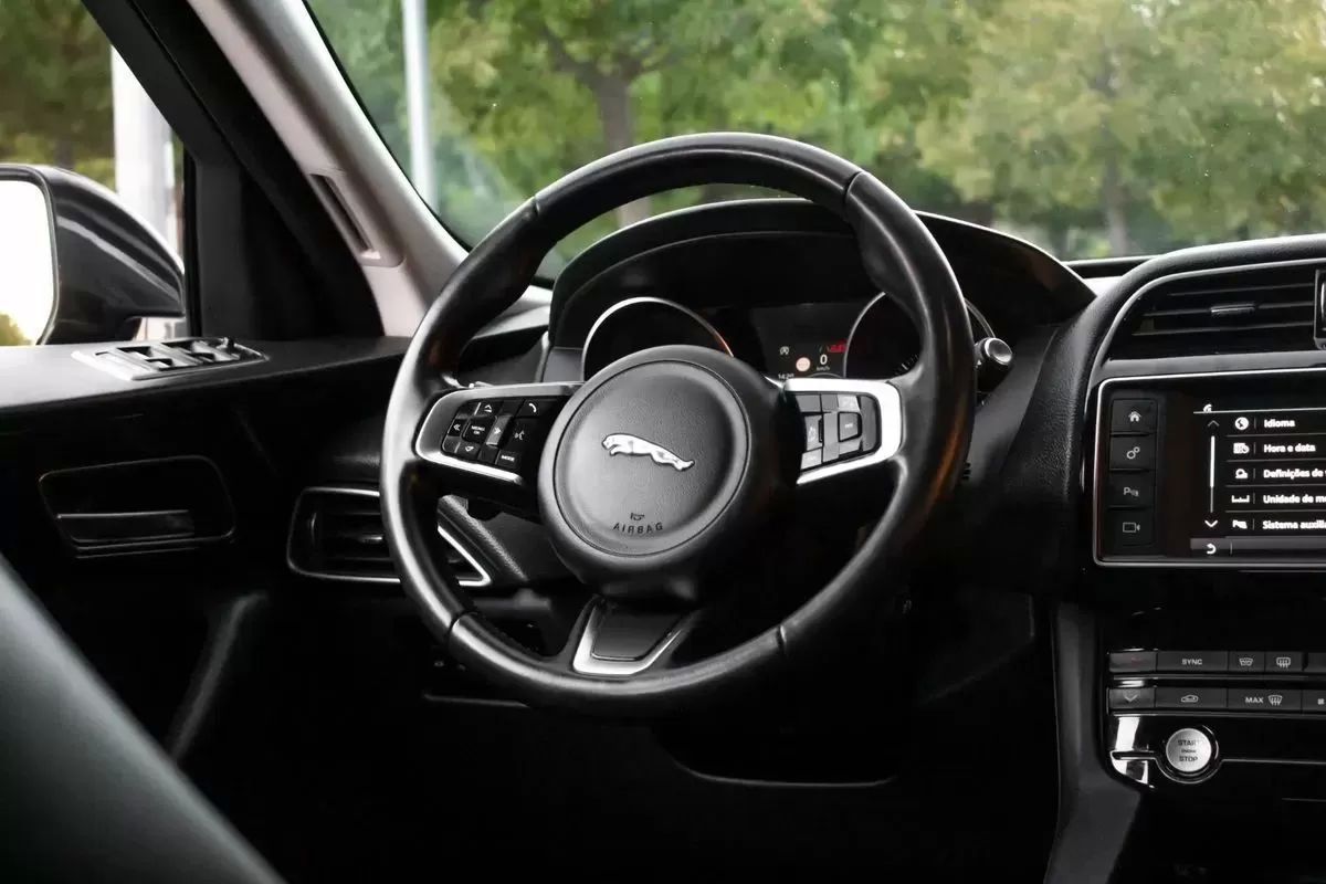 jaguar-f-pace-2018-diesel-1999cc