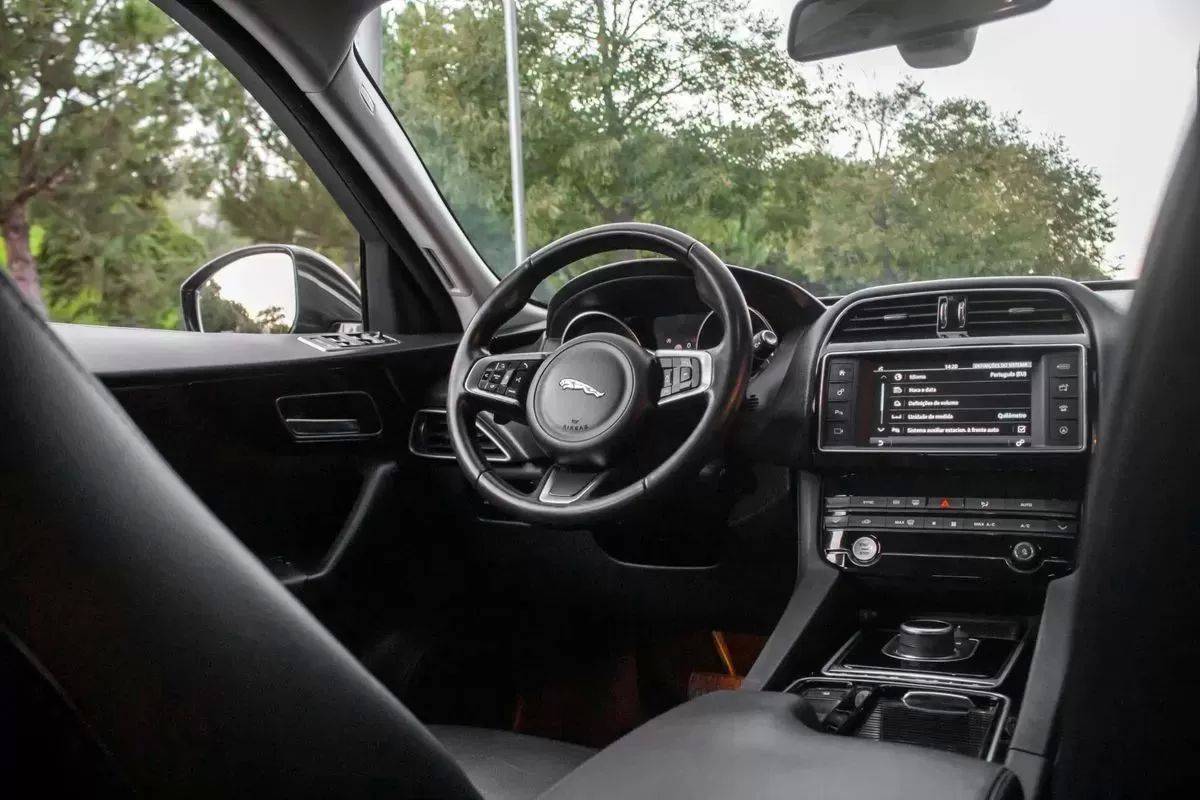 jaguar-f-pace-2018-diesel-1999cc