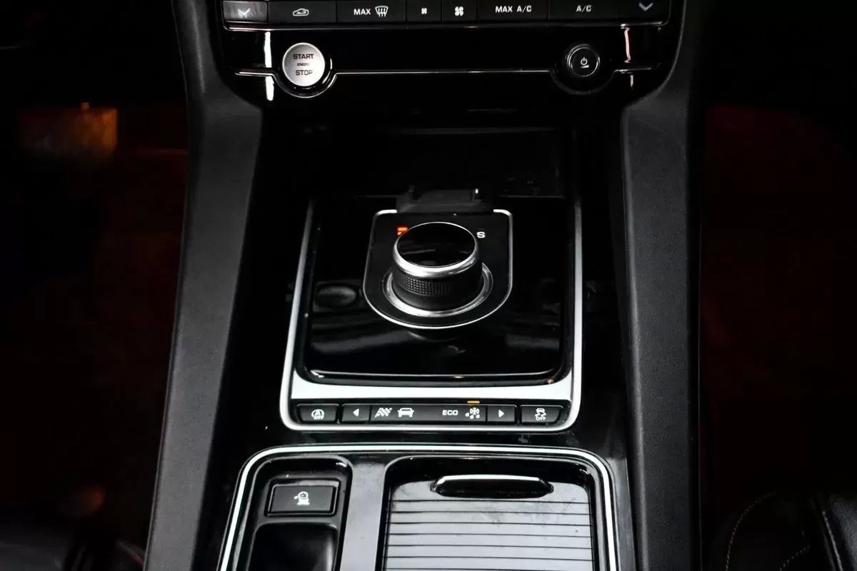 jaguar-f-pace-2018-diesel-1999cc