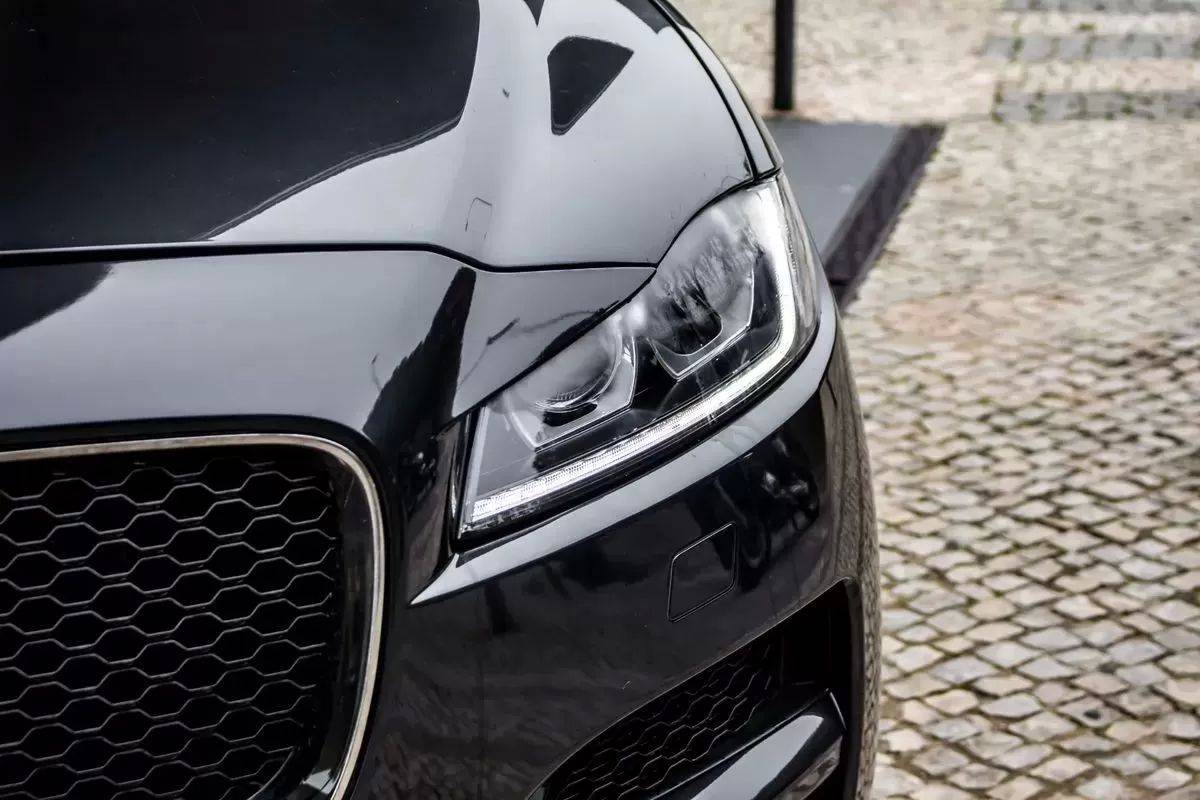 jaguar-f-pace-2018-diesel-1999cc