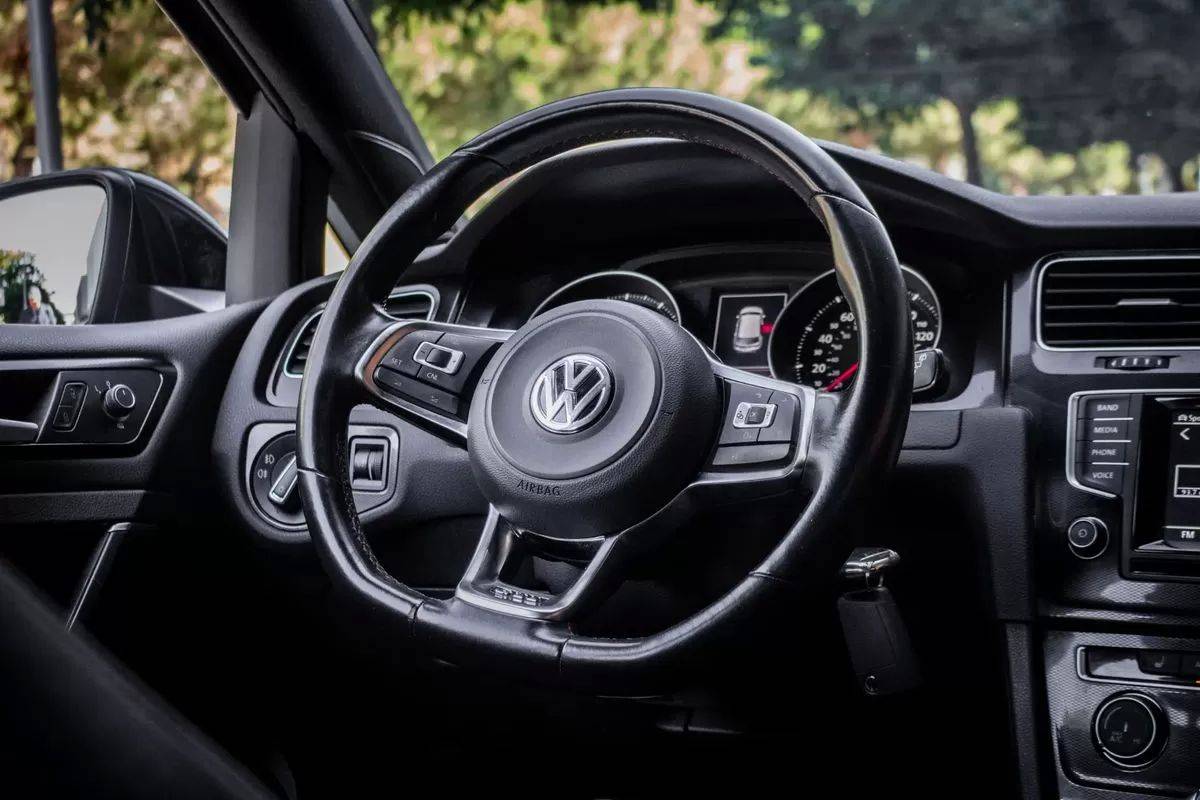 volkswagen-golf-2015-gasolina-1984cc