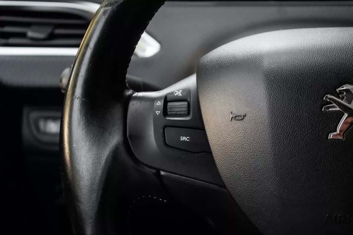 peugeot-2008-2016-gasolina-1199cc