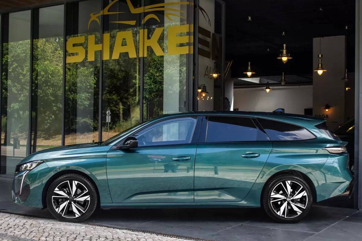 peugeot-308-sw-2022-diesel-1499cc