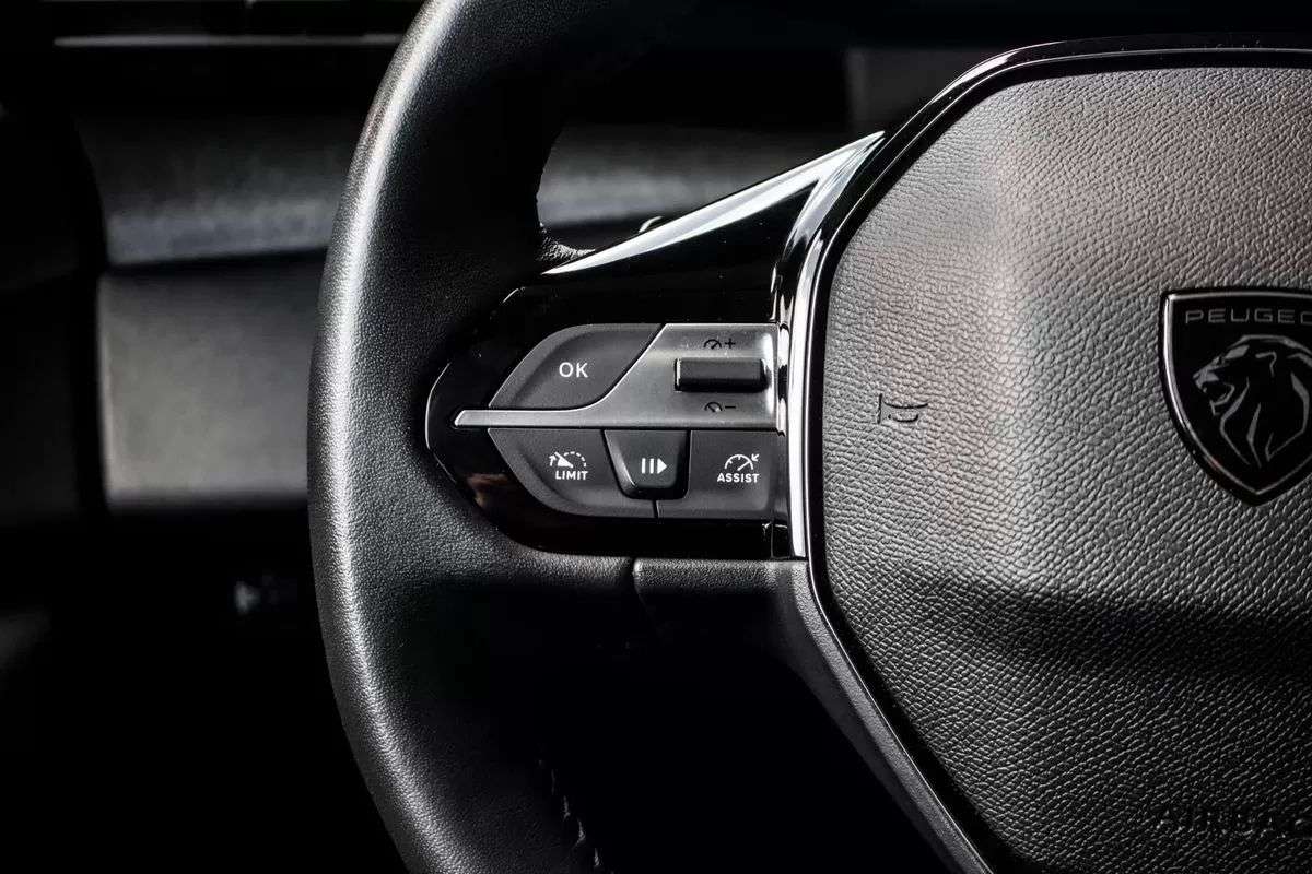 peugeot-308-sw-2022-diesel-1499cc
