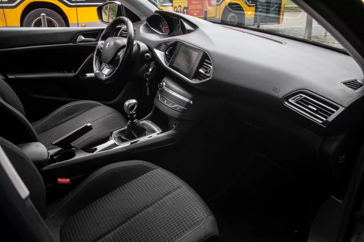 peugeot-308-sw-2019-diesel-1499cc