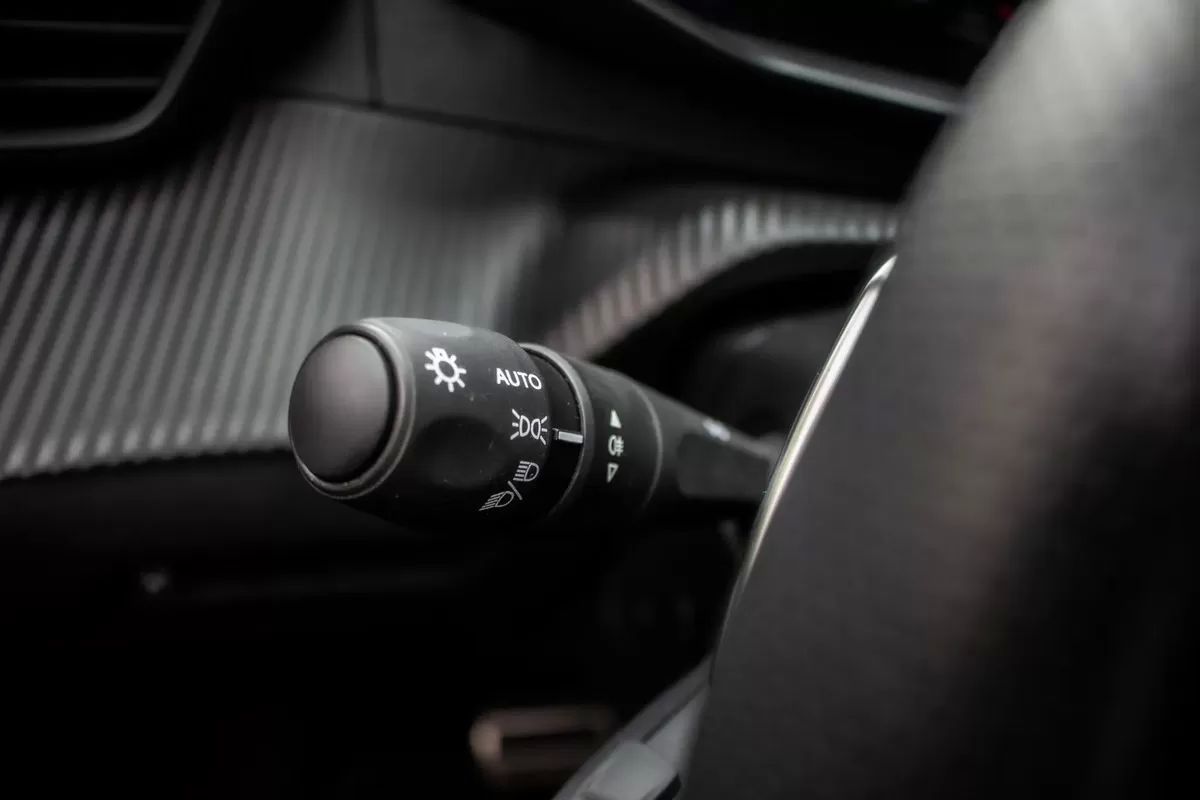 peugeot-208-2025-gasolina-1199cc