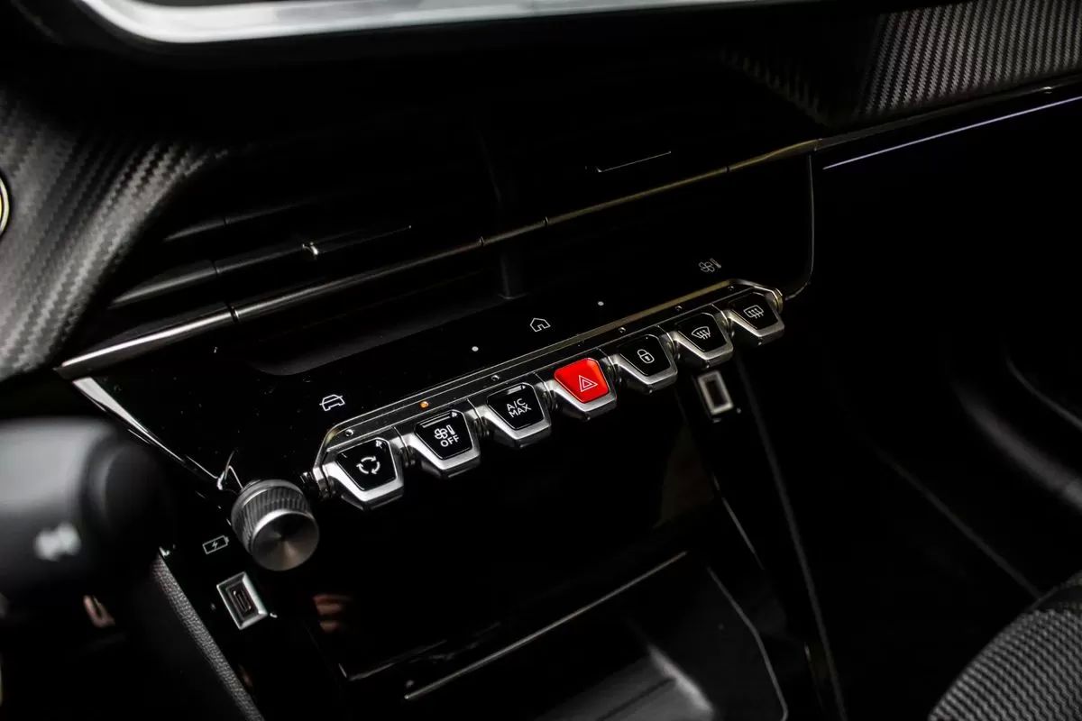 peugeot-208-2025-gasolina-1199cc