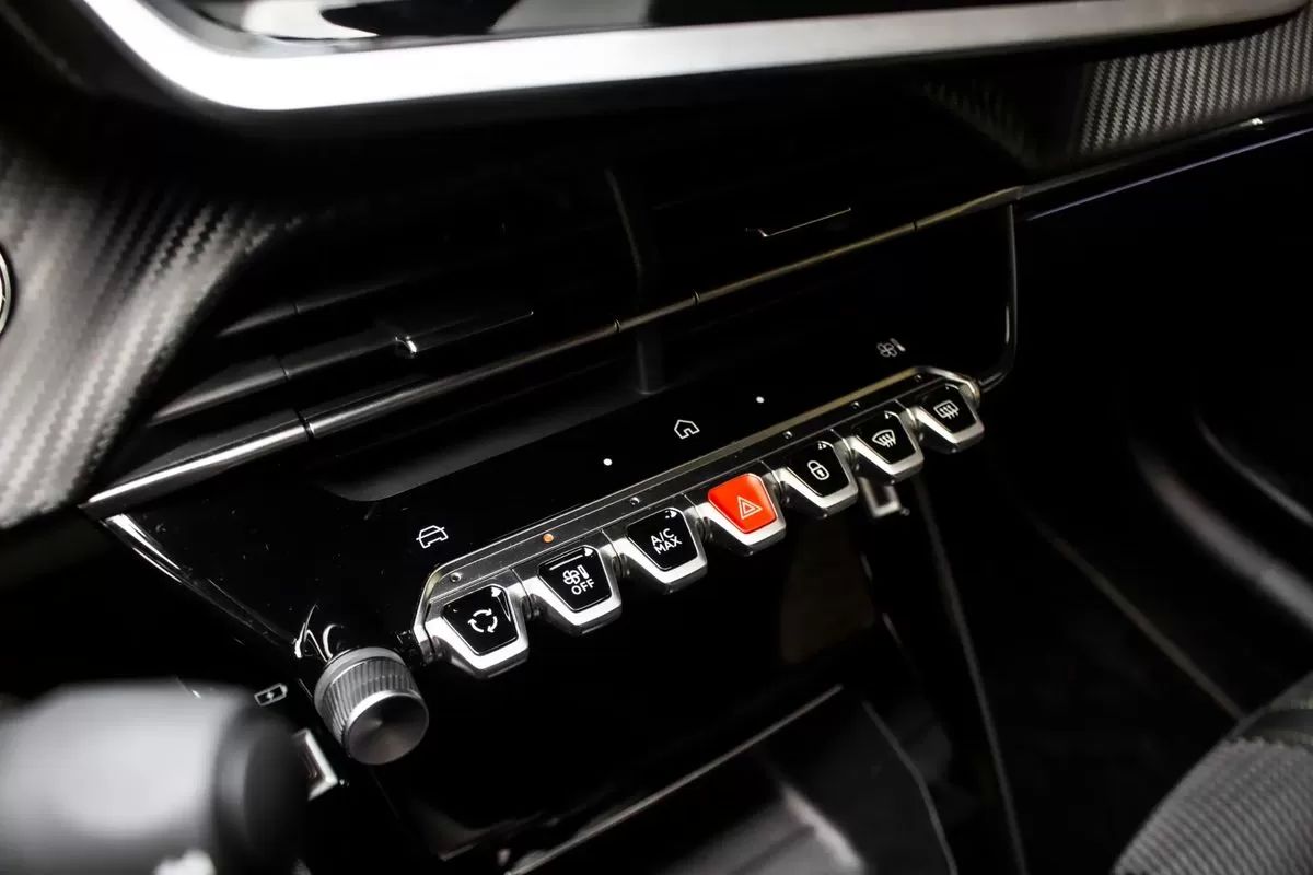 peugeot-208-2025-gasolina-1199cc