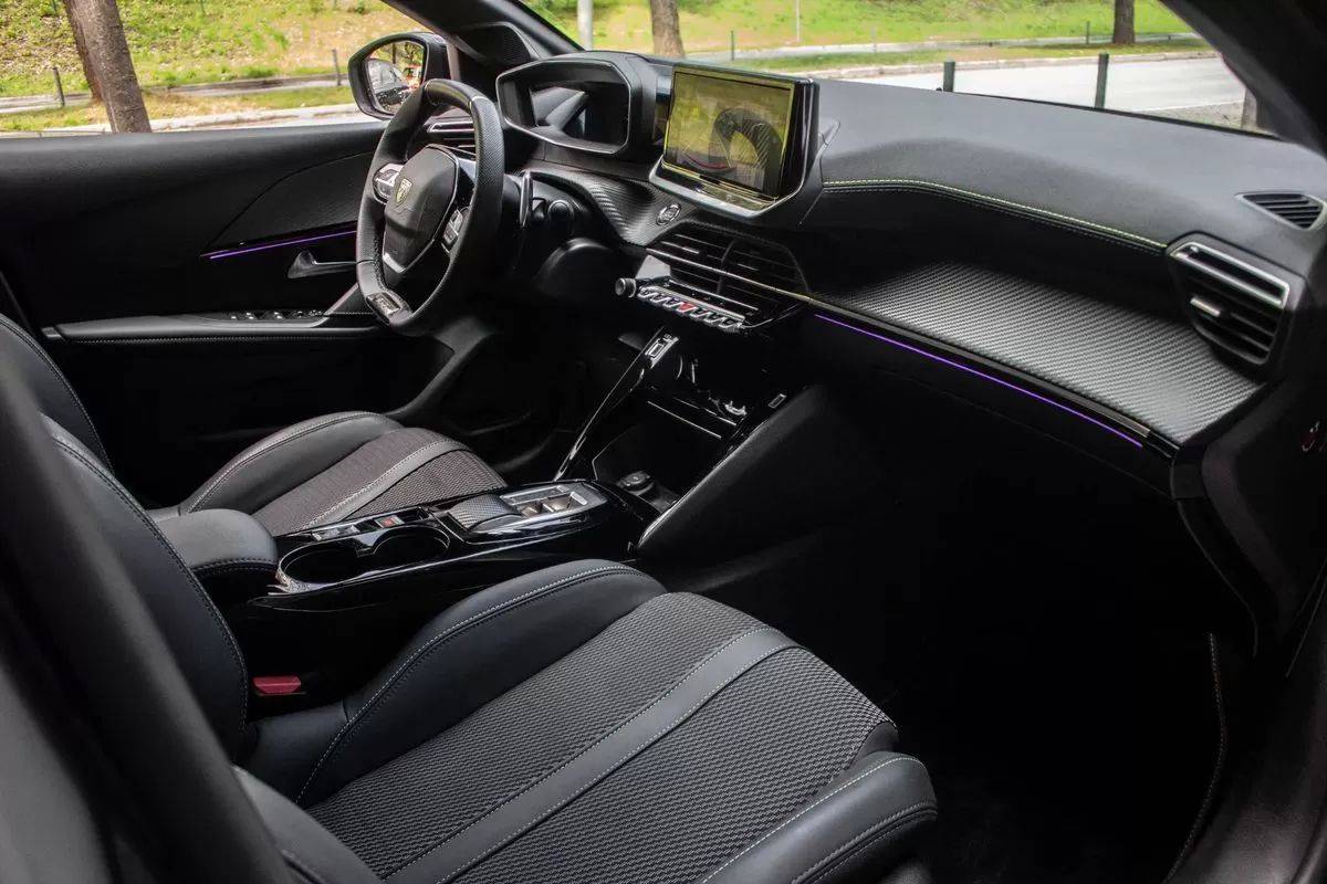 peugeot-208-2025-gasolina-1199cc