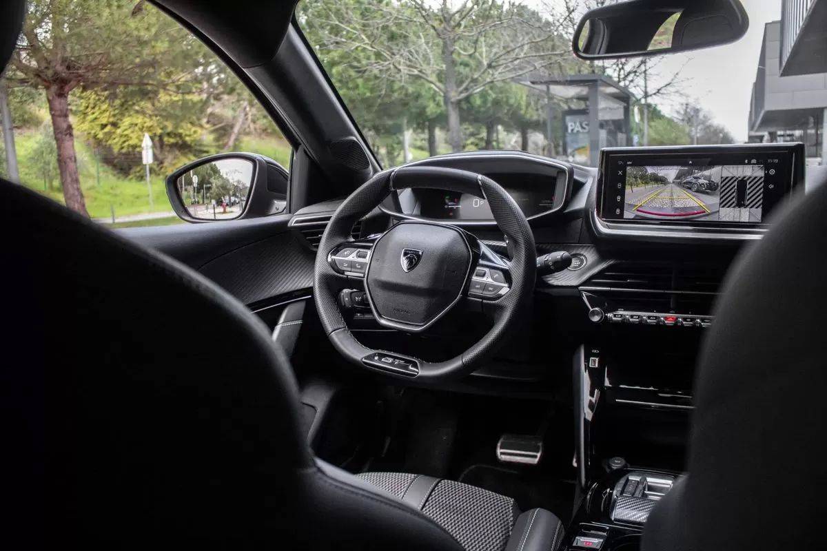 peugeot-208-2025-gasolina-1199cc