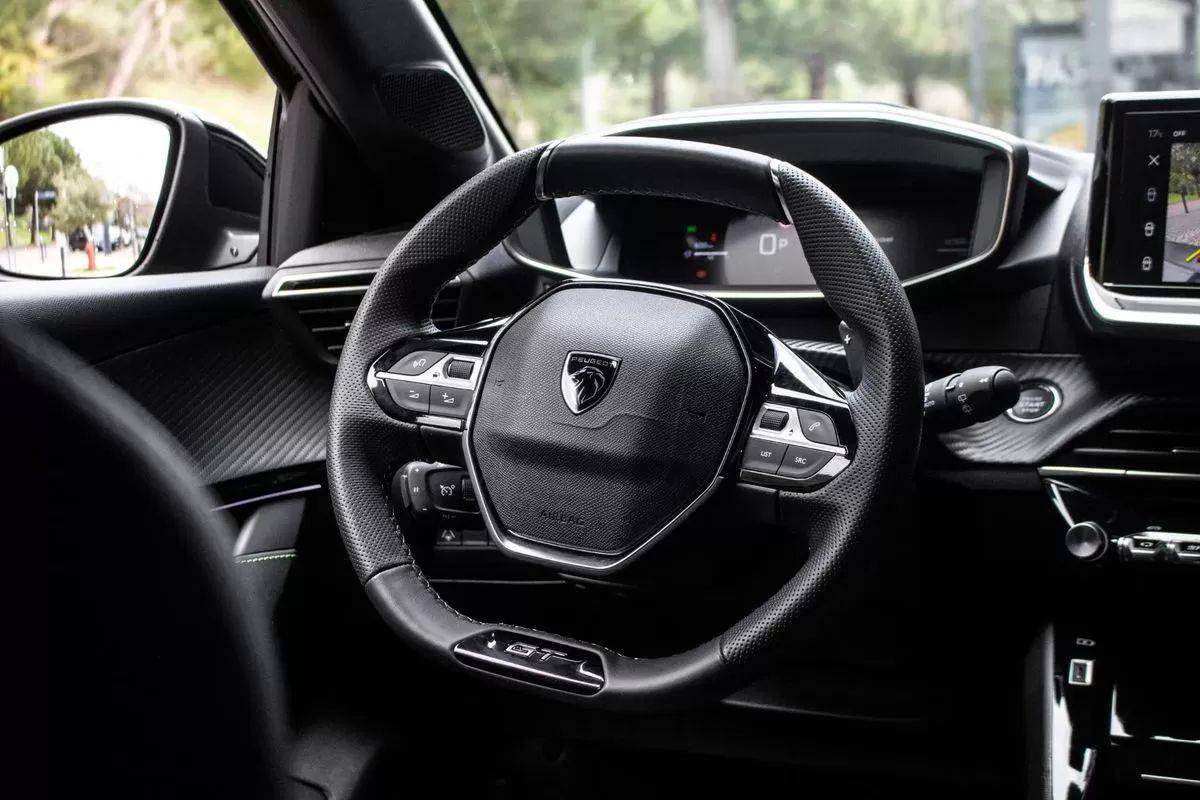 peugeot-208-2025-gasolina-1199cc