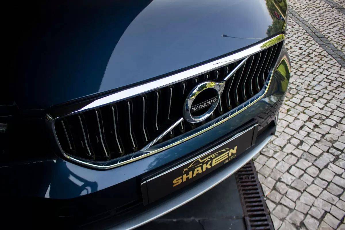 volvo-xc40-2022-hibrido-1477cc