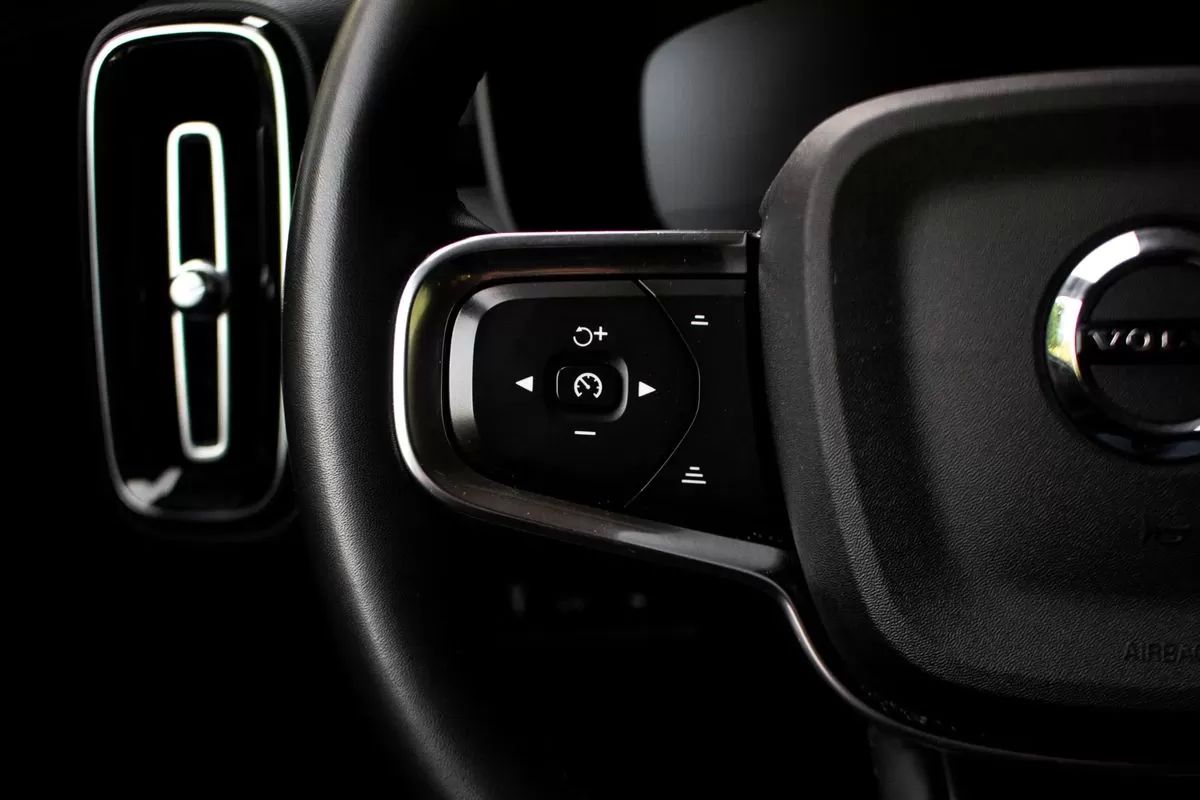 volvo-xc40-2022-hibrido-1477cc