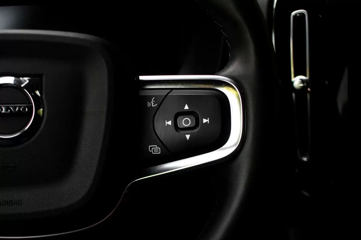volvo-xc40-2022-hibrido-1477cc