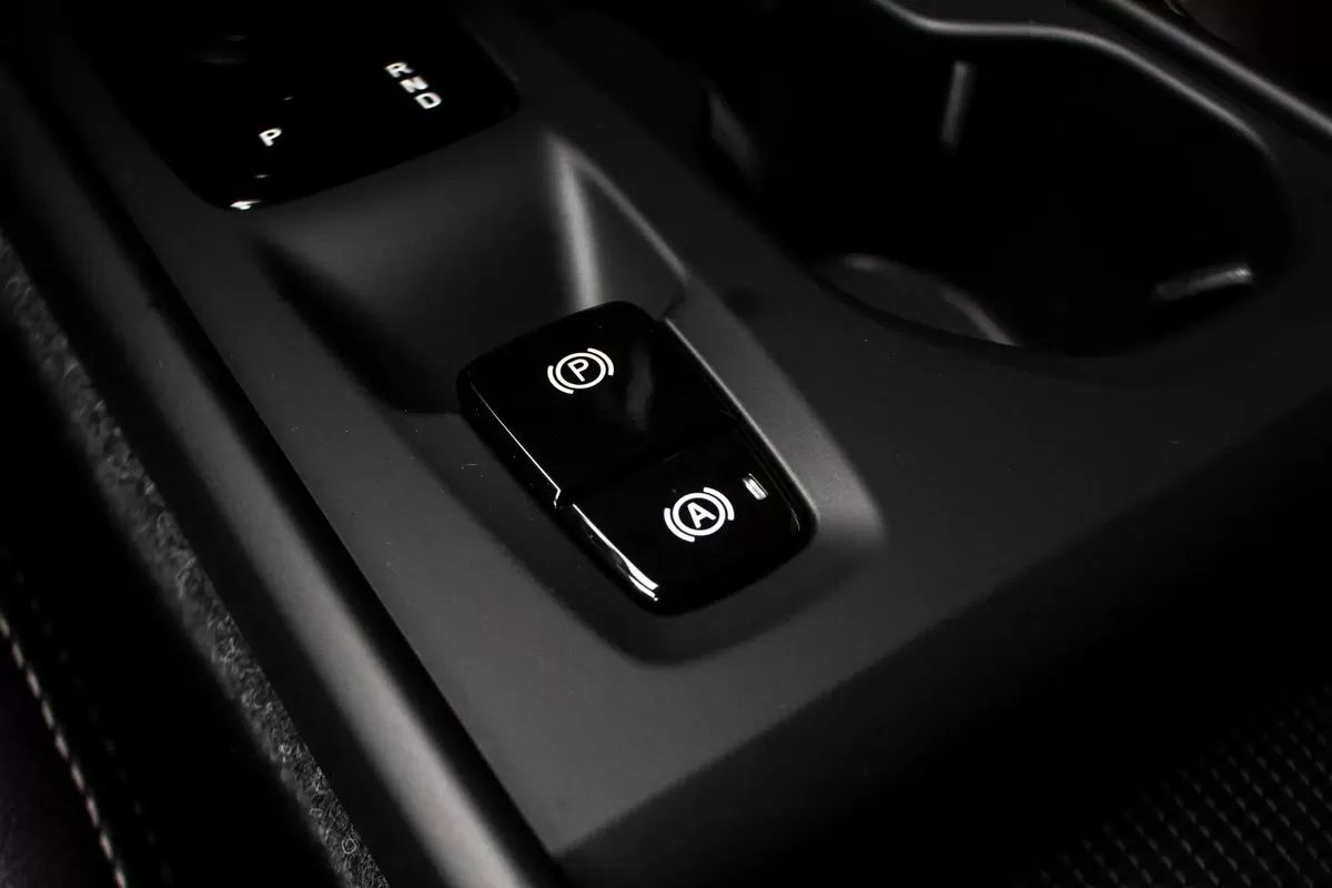 volvo-xc40-2022-hibrido-1477cc