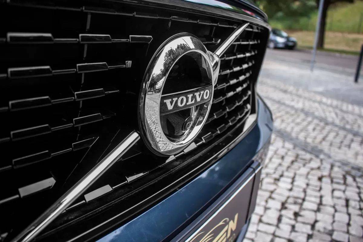 volvo-xc40-2022-hibrido-1477cc