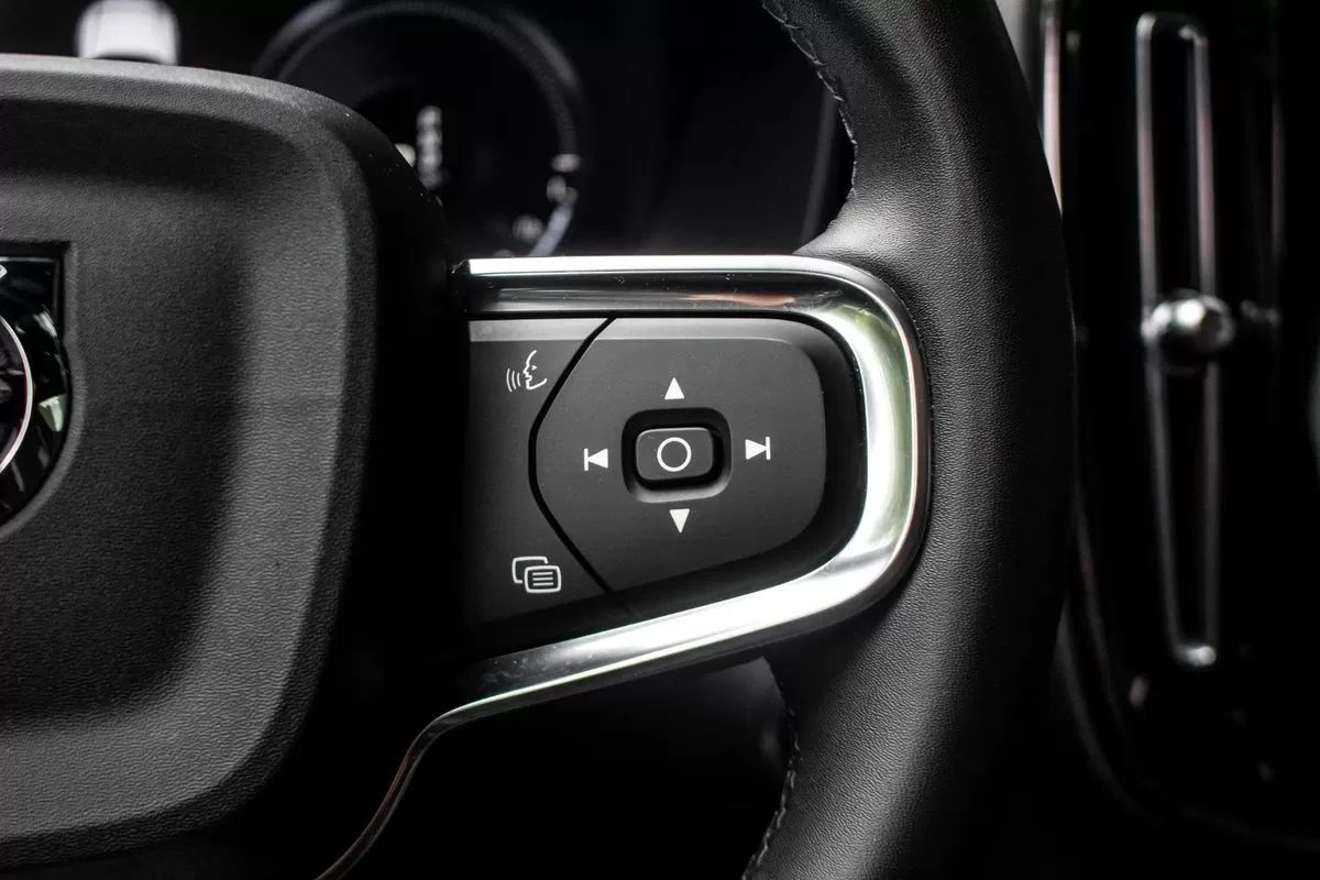 volvo-xc40-2022-hibrido-1477cc