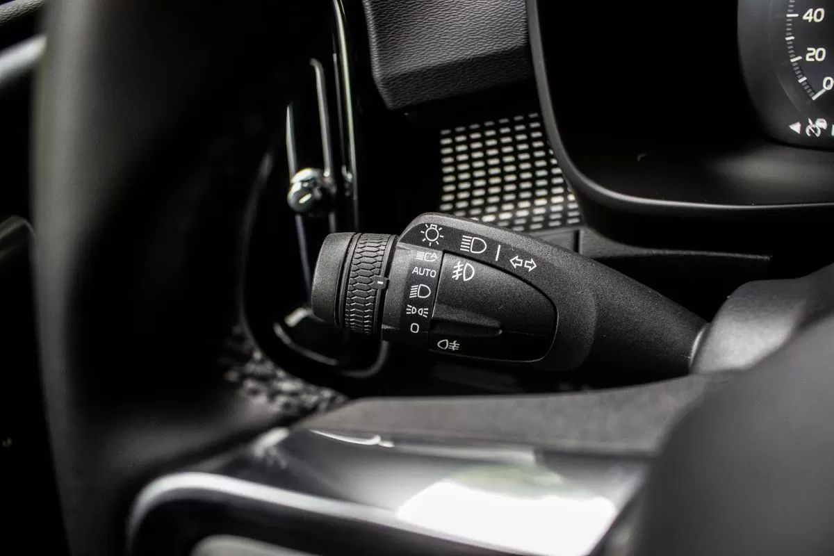 volvo-xc40-2022-hibrido-1477cc