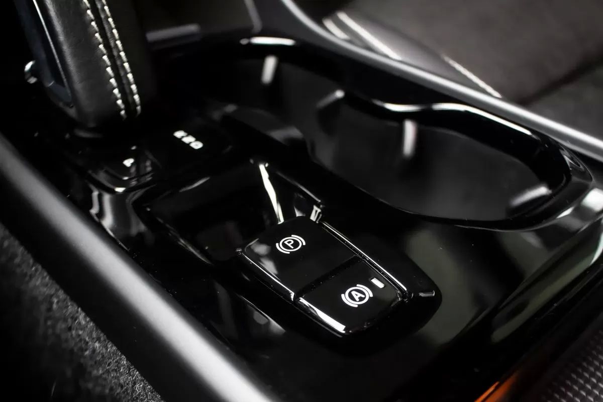 volvo-xc40-2022-hibrido-1477cc