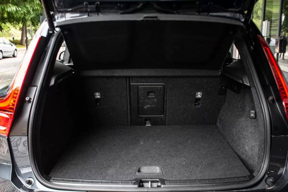 volvo-xc40-2022-hibrido-1477cc