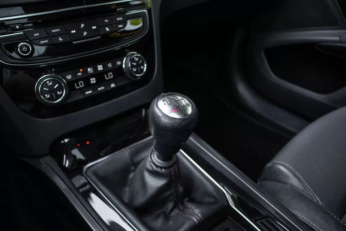 peugeot-508-sw-2015-diesel-1560cc