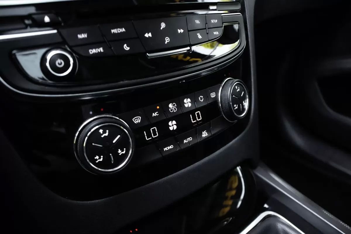 peugeot-508-sw-2015-diesel-1560cc
