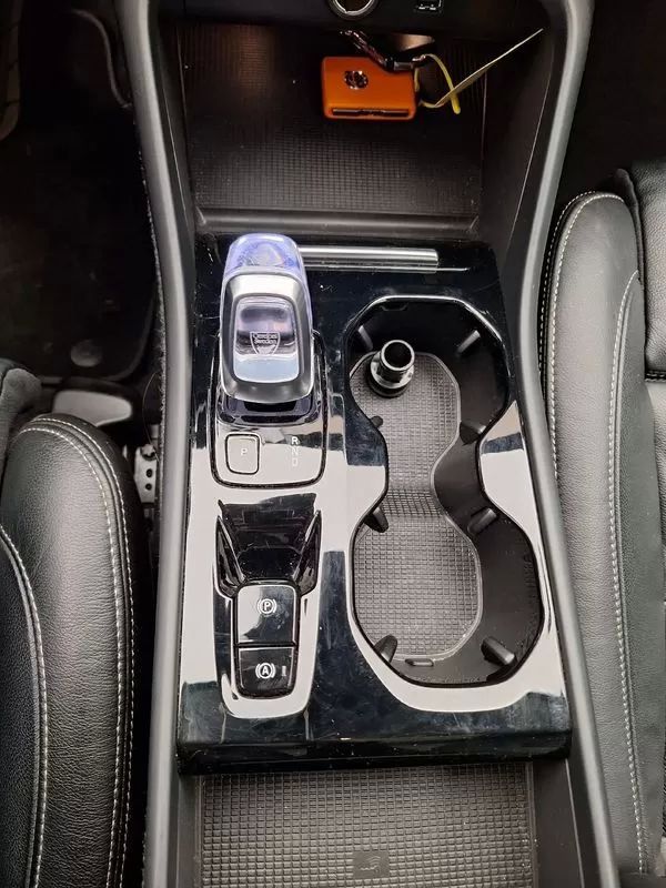 volvo-xc40-2022-hibrido-1477cc
