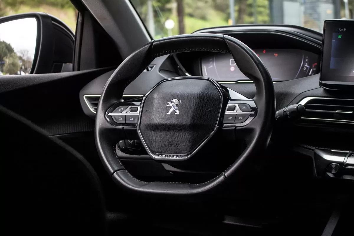 peugeot-5008-2022-gasolina-1199cc