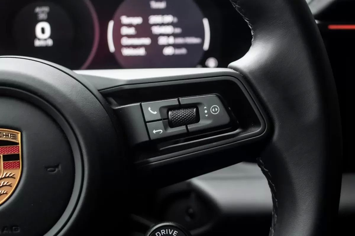 porsche-macan-2025-eletrico-200cc