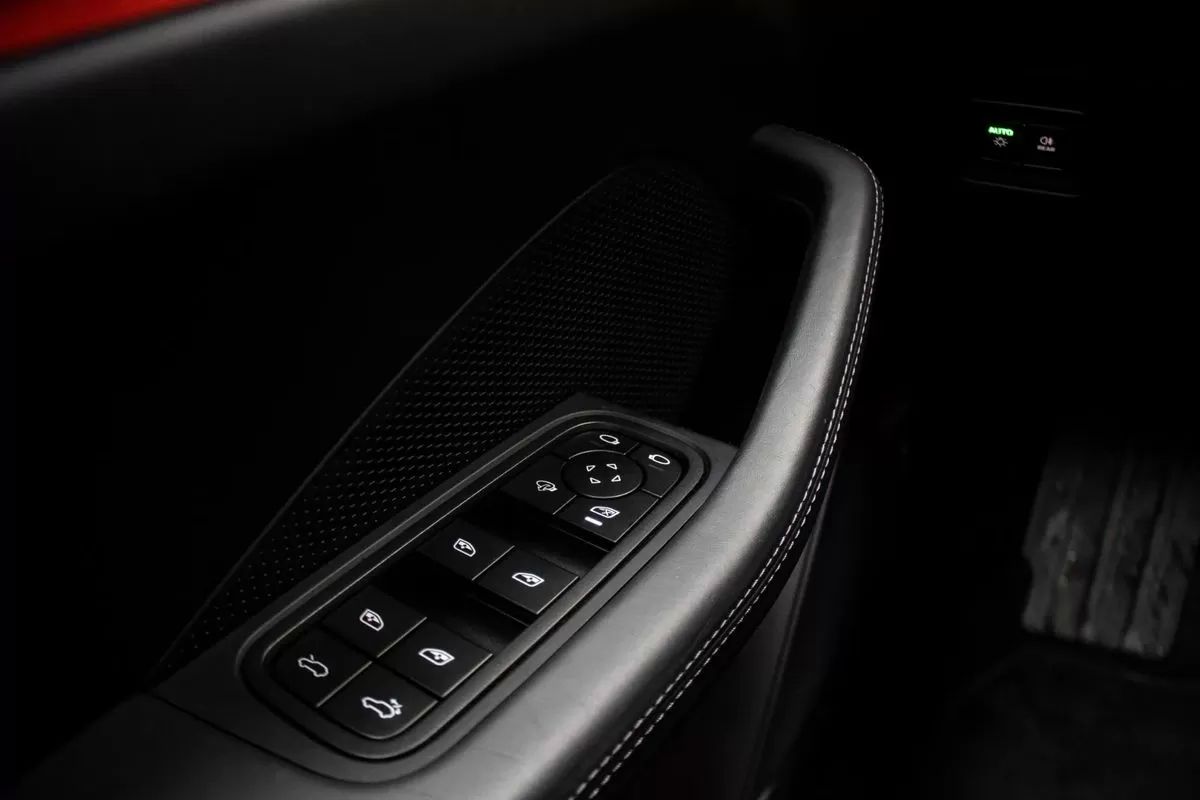 porsche-macan-2025-eletrico-200cc