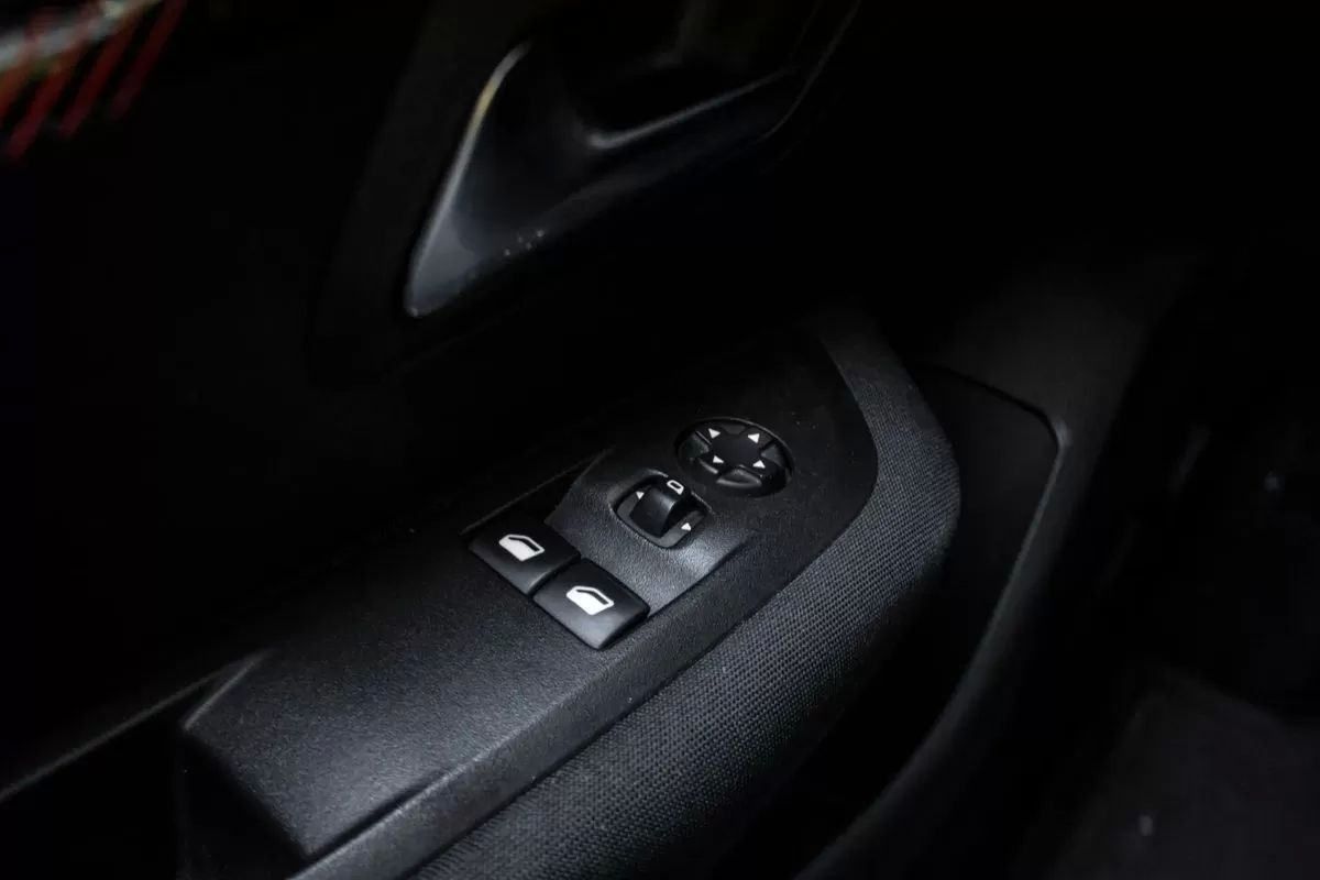 peugeot-208-2020-diesel-1499cc