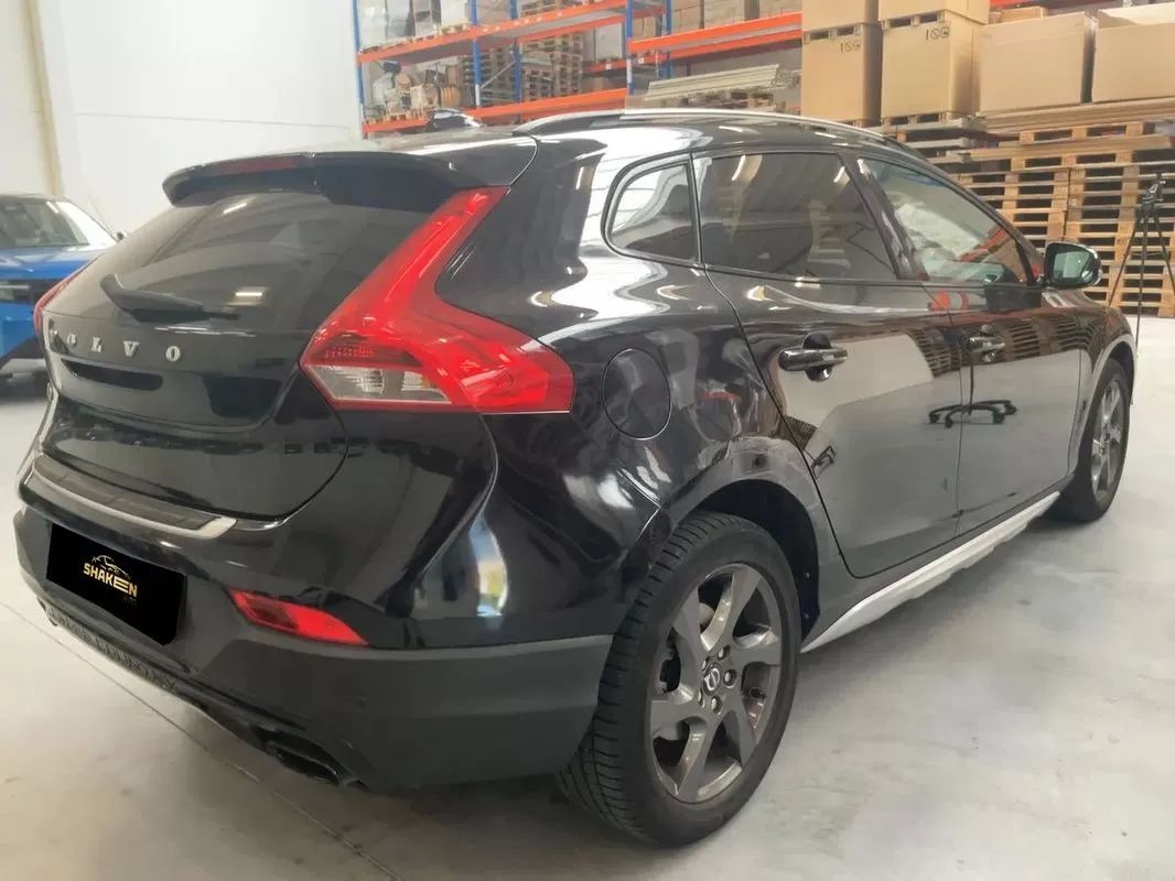 volvo-v40-cross-country-2015-diesel-1560cc