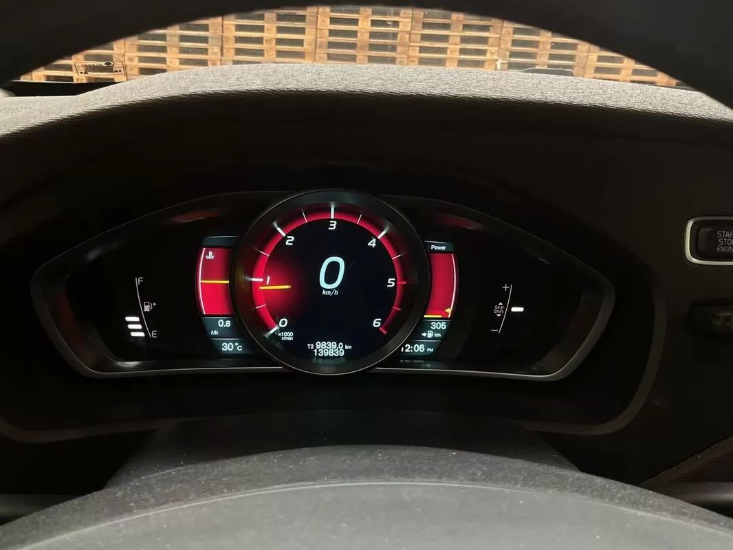 volvo-v40-cross-country-2015-diesel-1560cc