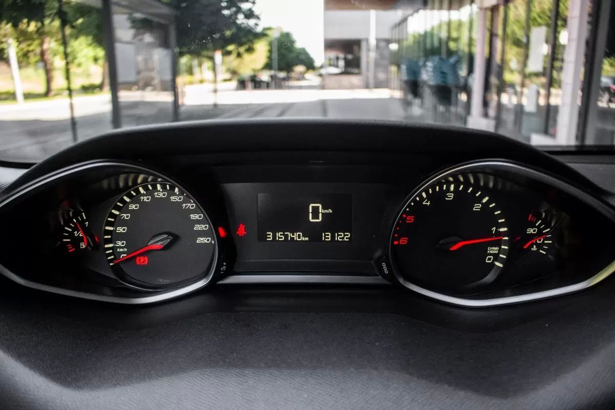 peugeot-308-sw-2019-diesel-1499cc
